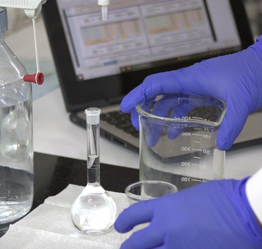 Laboratoire physico-chimique Kum Concept : environnement contrôlé pour chromatographie, spectrométrie et analyses de contrôle qualité