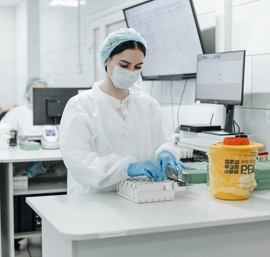 Laboratoire de formulation et conditionnement pharmaceutique Kum Concept : zones propres et traçabilité complète des opérations